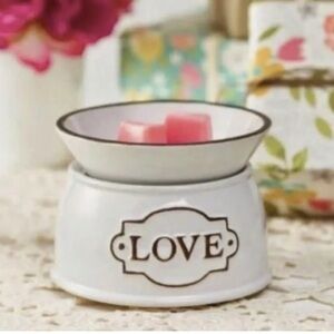 Scentsy‎ Electric Wax Tart Warmer Love Farmhouse NEW IN BOX